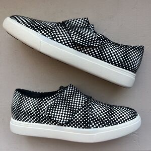 Vaneli Sport Oberon Black & White Check Suede Like Sneaker Shoes Women's Size 8